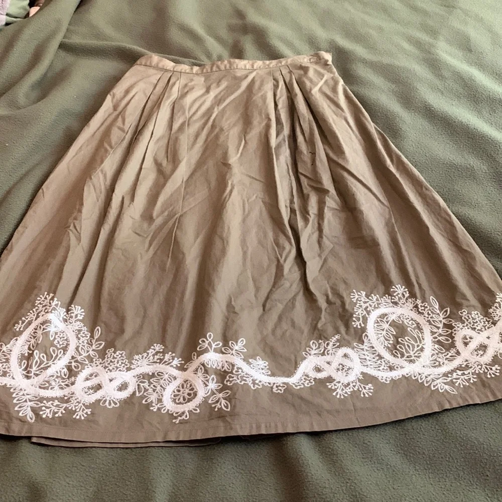 Coldwater Creek brown skirt. Lace accent on bottom. Size Small (6-8). - Picture 1 of 6